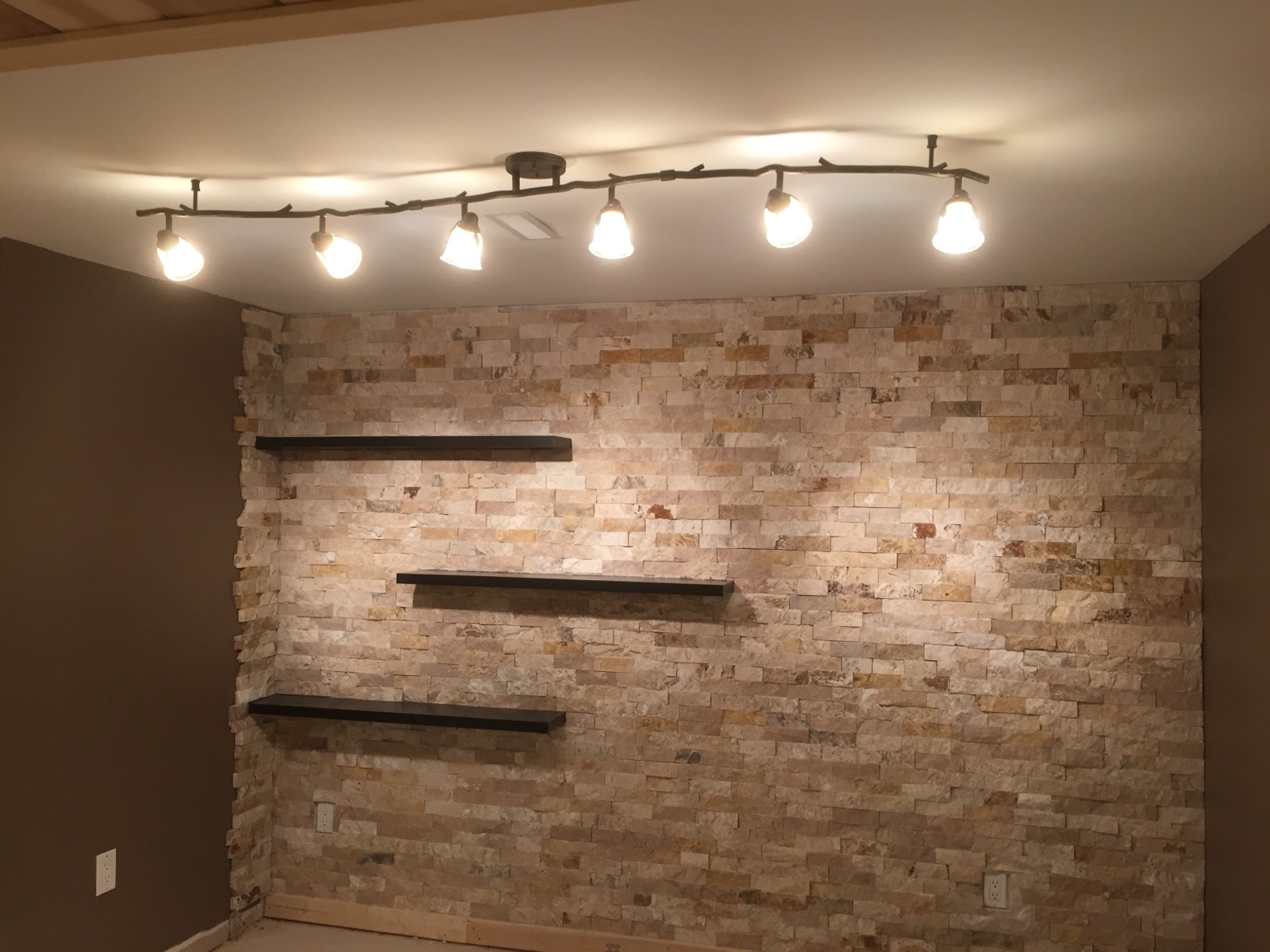 Feature wall & lighting