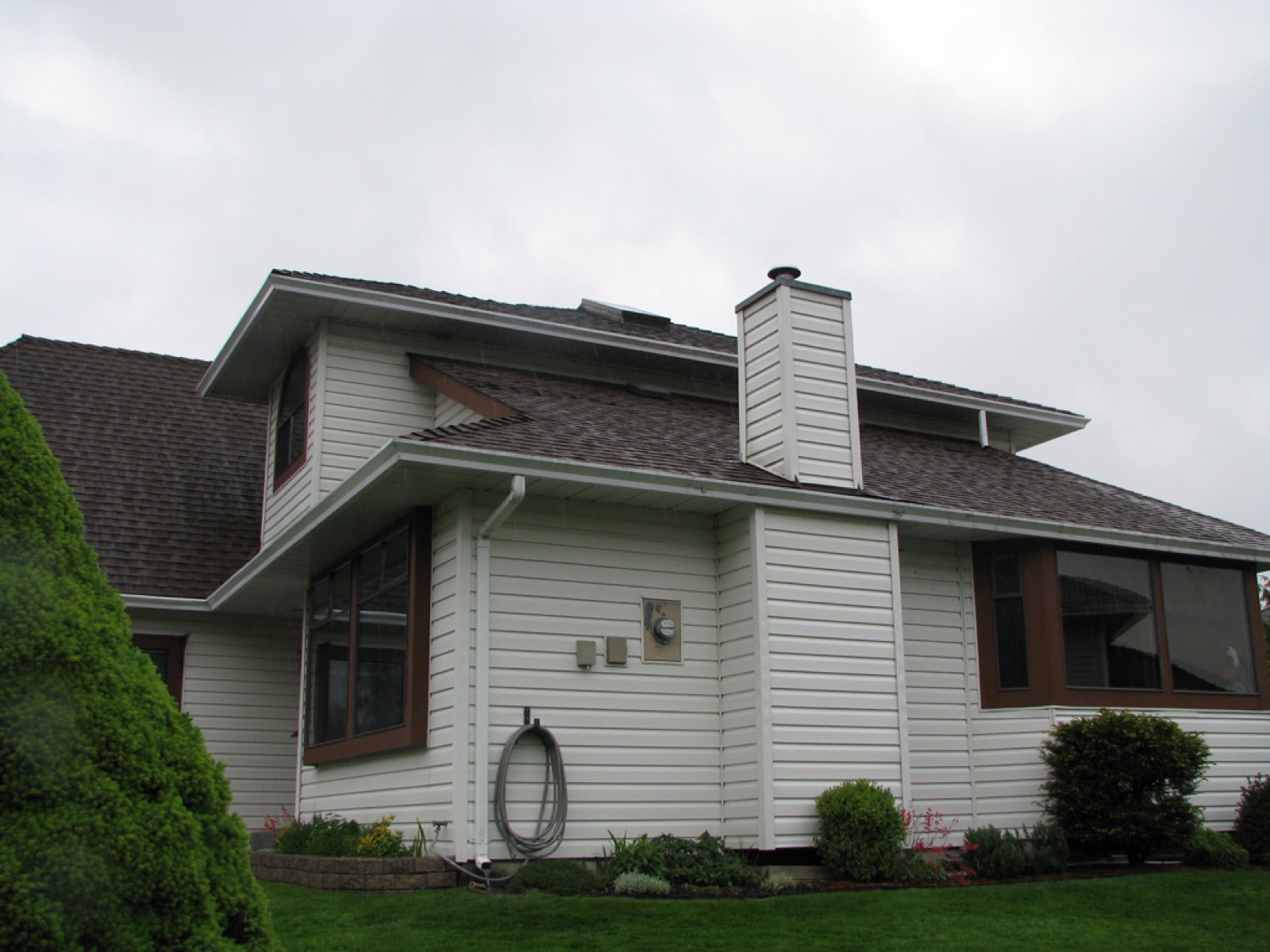 Eavestrough install